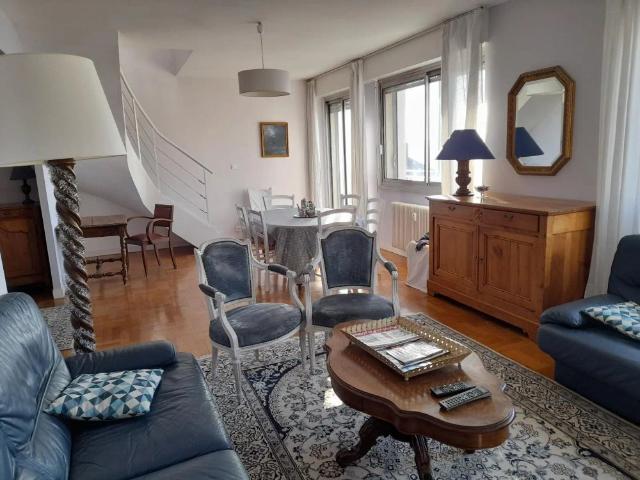 Appartement à louer 4 pièces 117.81m²