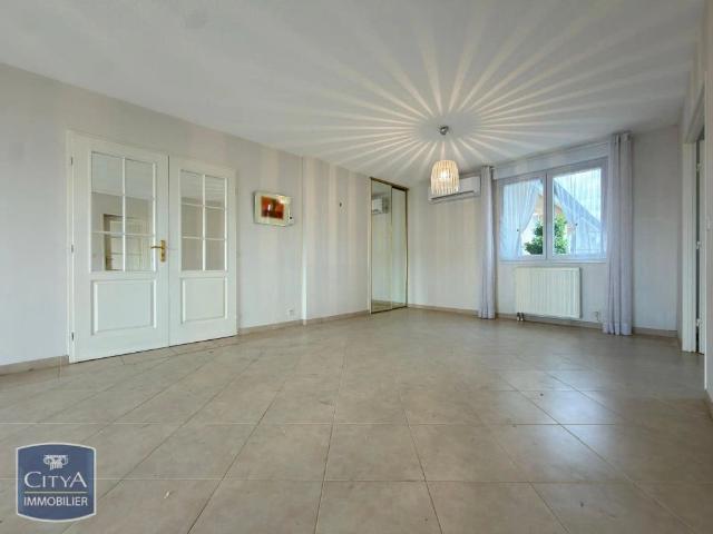 Appartement à louer 4 pièces 115.4m²