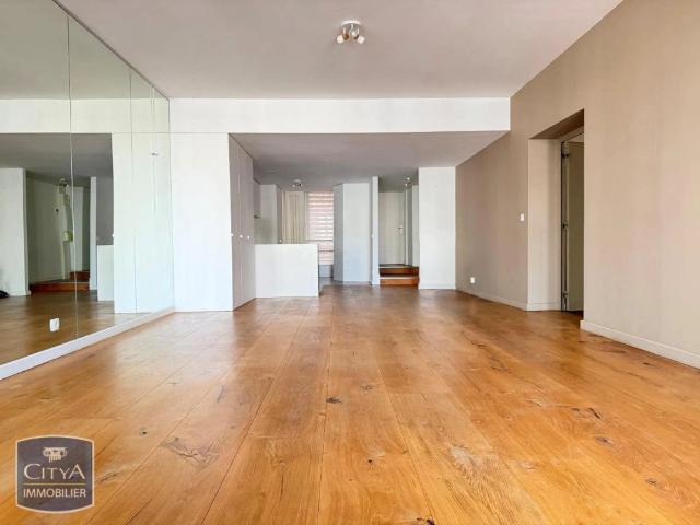 Appartement à louer 4 pièces 123.8m²