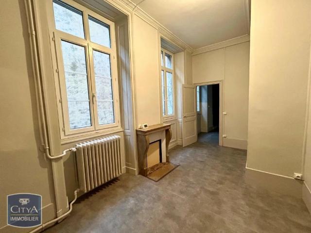 Appartement à louer 4 pièces 123.3m²