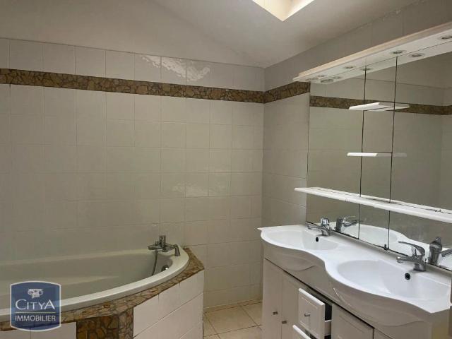 Appartement à louer 4 pièces 120.63m²