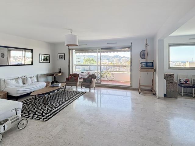 Appartement à louer 4 pièces • 120,80 m 2 Marseille 9