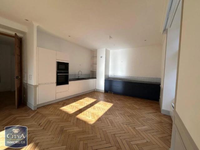 Appartement à louer 4 pièces 122.31m²