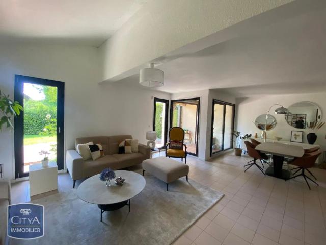 Appartement à louer 4 pièces 124.92m²