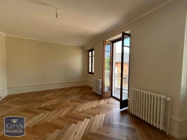 Appartement à louer 4 pièces 137.05m²