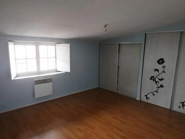 Appartement à louer 4 pièces 135m²