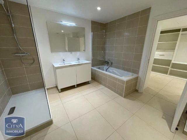 Appartement à louer 4 pièces 206.06m²