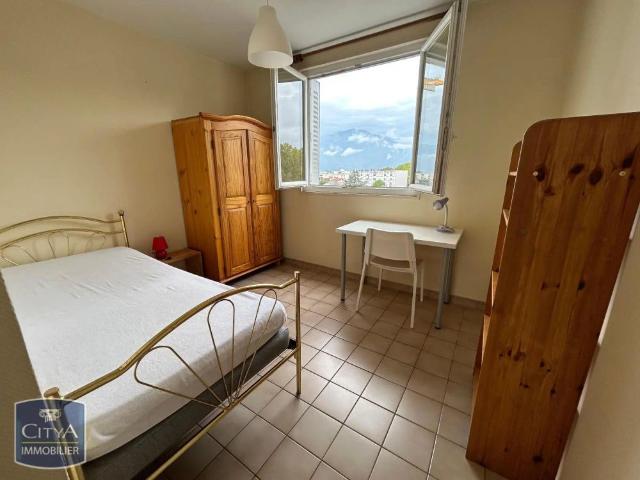Appartement à louer 4 pièces 66.66m²