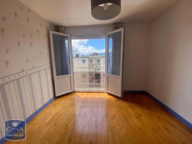 Appartement à louer 4 pièces 74.41m²