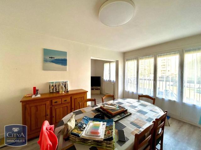 Appartement à louer 4 pièces 77m²