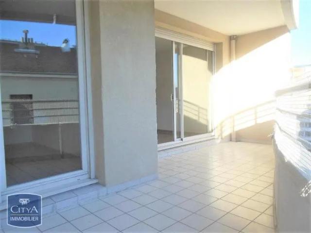 Appartement à louer 4 pièces 85m²