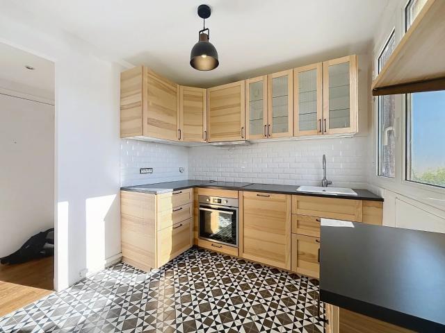 Appartement à louer 4 pièces 81,05 m² | Saint Cloud 92210 HIPPODROME / RUE DU CAMP CANADIEN | 2 300 € | Junot