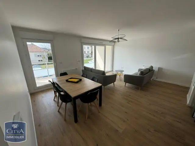 Appartement à louer 4 pièces 81.4m²