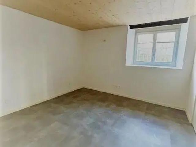 Appartement à louer 4 pièces 82.5m²