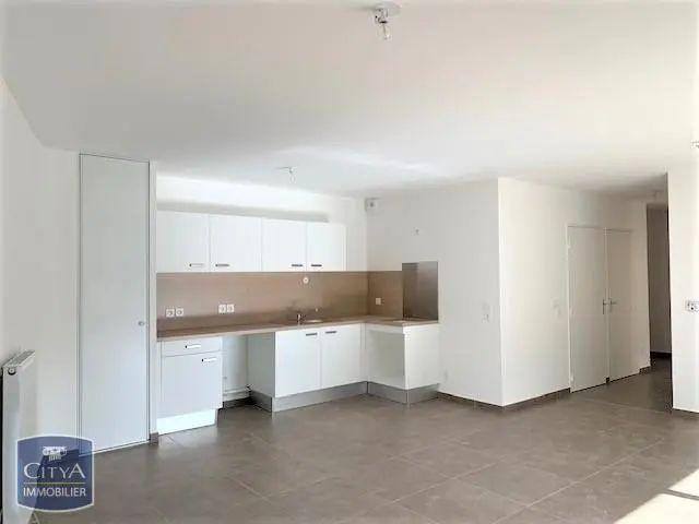 Appartement à louer 4 pièces 82.5m²