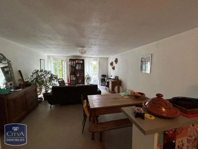 Appartement à louer 4 pièces 97.6m²