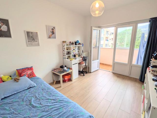 Appartement à louer 4 pièces 99 m