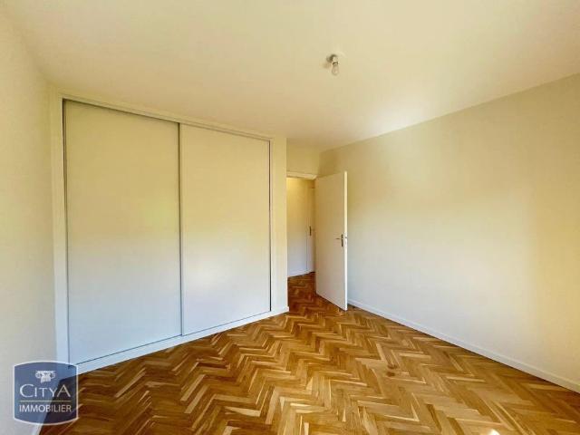 Appartement à louer 4 pièces 90.6m²