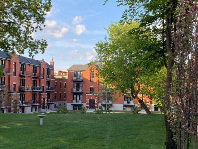 Appartement à Louer 5530 Avenue Decelles, Montréal 17 photos | Logis Québec