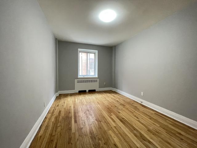 Appartement à Louer 5045 Avenue Macdonald, Montréal 8 photos | Logis Québec