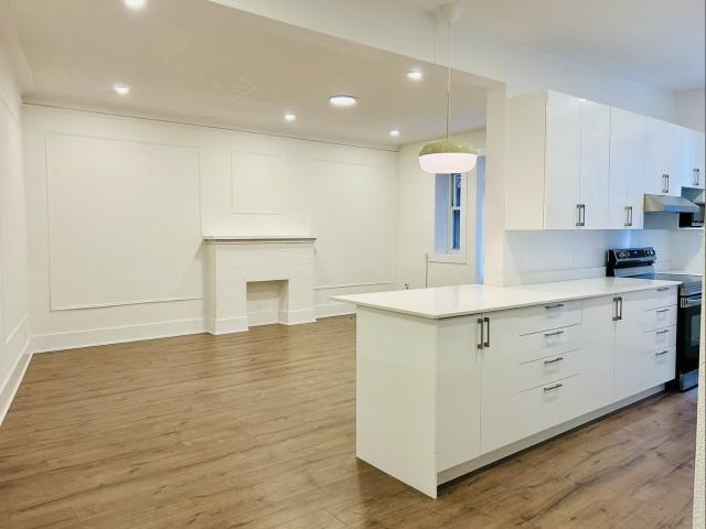Appartement à Louer 5235 Chemin de la Côte Saint Luc, Montréal 24 photos | Logis Québec