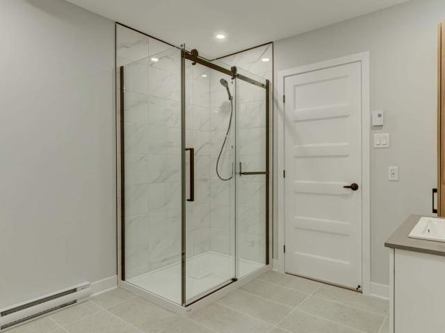 Appartement à Louer 529 Rue des Écuyers Granby Québec J2J 0V3, Granby 10 photos | Logis Québec