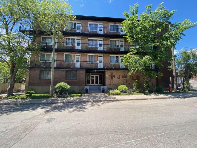Appartement à Louer 5309 Place Lucy, Montréal 17 photos | Logis Québec