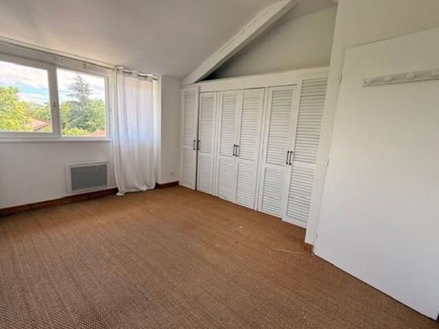 Appartement à louer 5 pièces 145,80 m