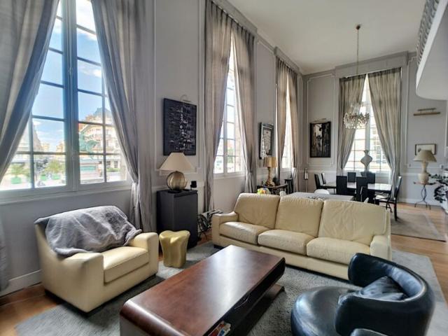 Appartement à louer 5 pièces • 173,74 m 2 Orléans