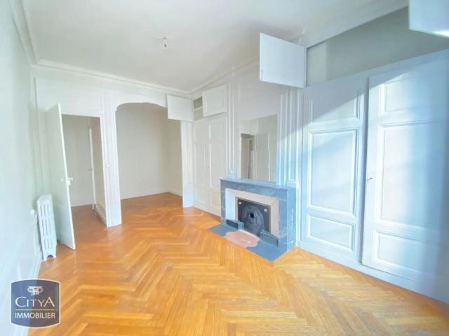 Appartement à louer 5 pièces 175.95m²