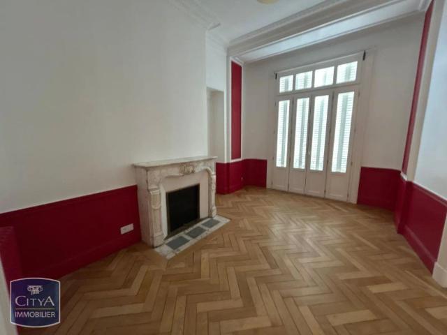 Appartement à louer 5 pièces 182.9m²