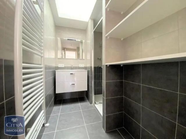 Appartement à louer 5 pièces 103.57m²