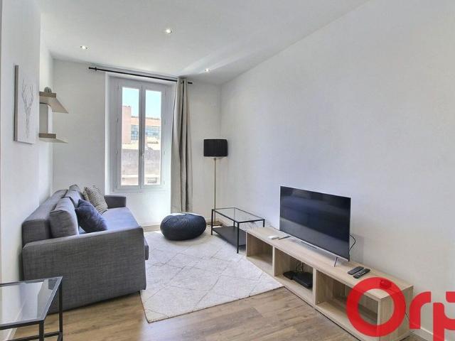 Appartement à louer 5 pièces • 100,15 m 2 Marseille 1