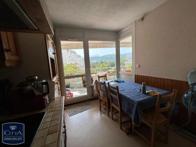 Appartement à louer 5 pièces 102m²