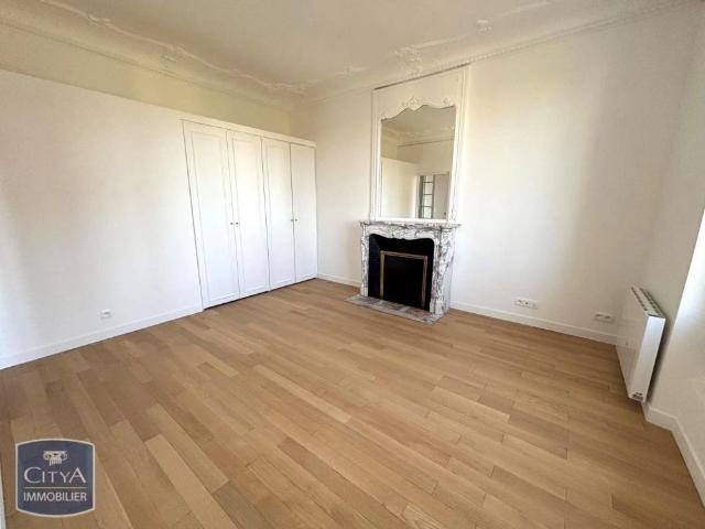 Appartement à louer 5 pièces 107.64m²