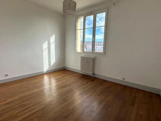 Appartement à louer 5 pièces 105.77m²