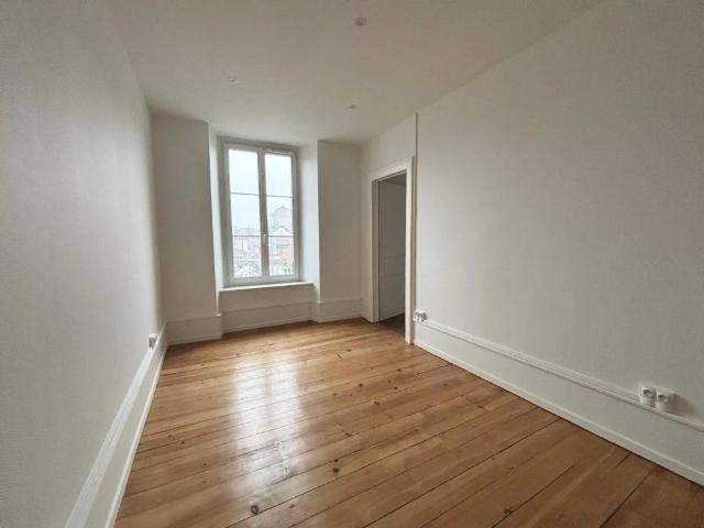 Appartement à louer 5 pièces 106.83m²