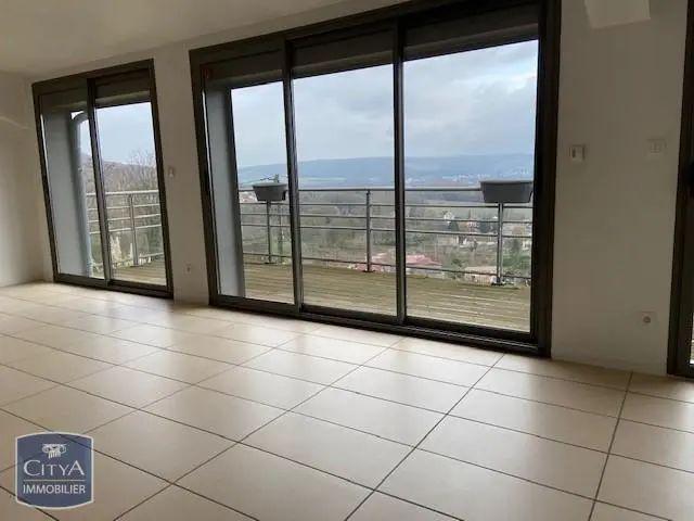Appartement à louer 5 pièces 106.82m²