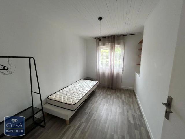 Appartement à louer 5 pièces 10m²