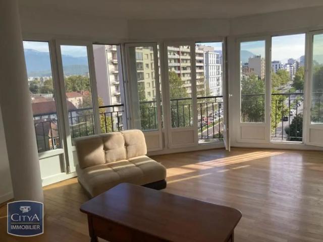 Appartement à louer 5 pièces 120.79m²
