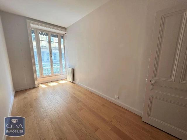 Appartement à louer 5 pièces 124.5m²