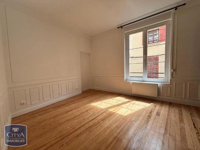 Appartement à louer 5 pièces 133.82m²