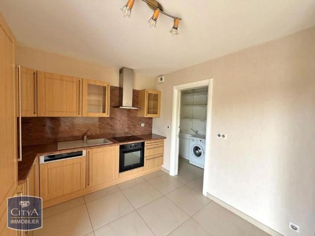 Appartement à louer 5 pièces 137.92m²