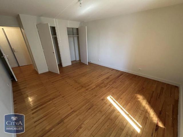 Appartement à louer 5 pièces 136.16m²