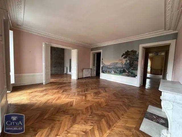 Appartement à louer 5 pièces 236.88m²