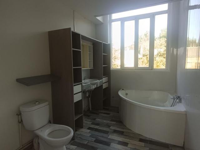 Appartement à louer 5 pièces 77,21 m2 CAFFIERS 62