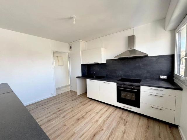 Appartement à louer 5 pièces 94.5m²