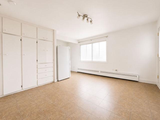 Appartement à Louer 6680 Av. des Érables Montréal H2G 2N1, Rosemont/La Petite Patrie Montréal 6 photos | Logis Québec