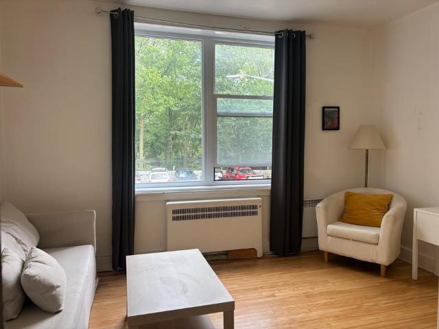 Appartement à Louer 698 Rue Saint Gabriel, Québec G1R 1W7, Charlesbourg Québec 8 photos | Logis Québec