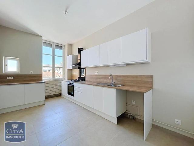 Appartement à louer 6 pièces 166.01m²